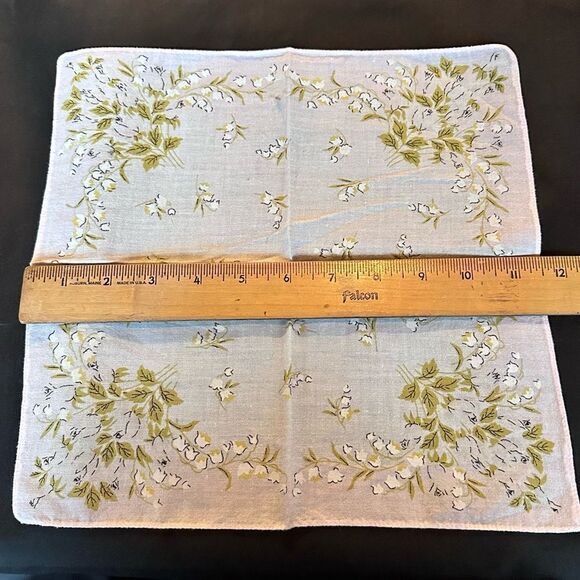 Vintage Floral White and Tan Printed Ladies Handkerchiefs set of 5. - Picture 10 of 11